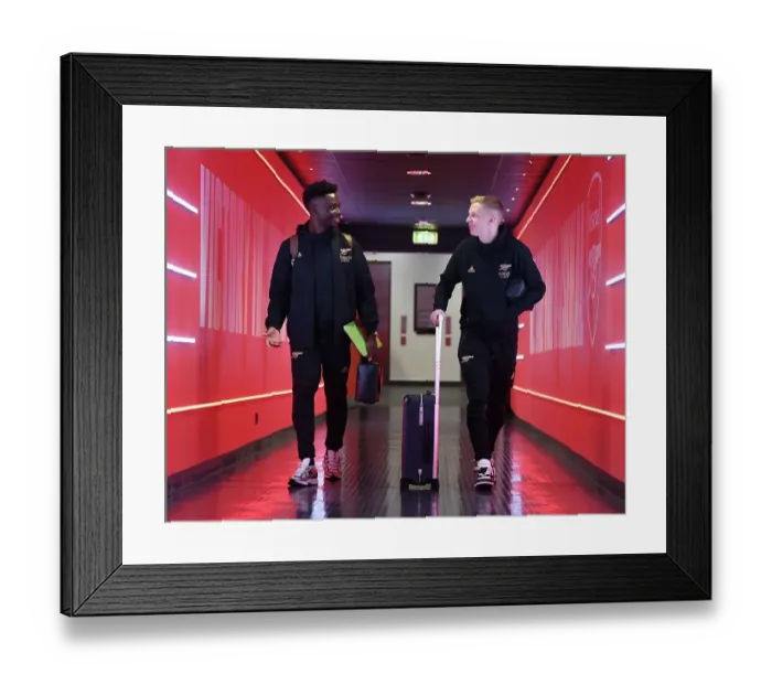 Framed Print : Arsenal Duo Saka and Zinchenko Arrive at Emirates Stadium Ahead of Arsenal vs Crystal Palace (2022-23)