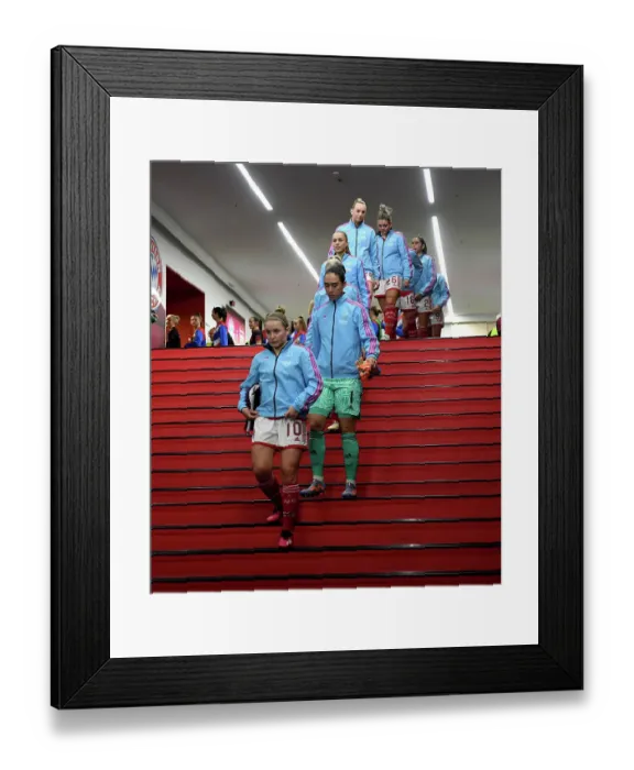 Framed Print : Arsenal Women Battle FC Bayern Munchen in UEFA Champions League Quarter-Final: Kim Little Leads the Charge
