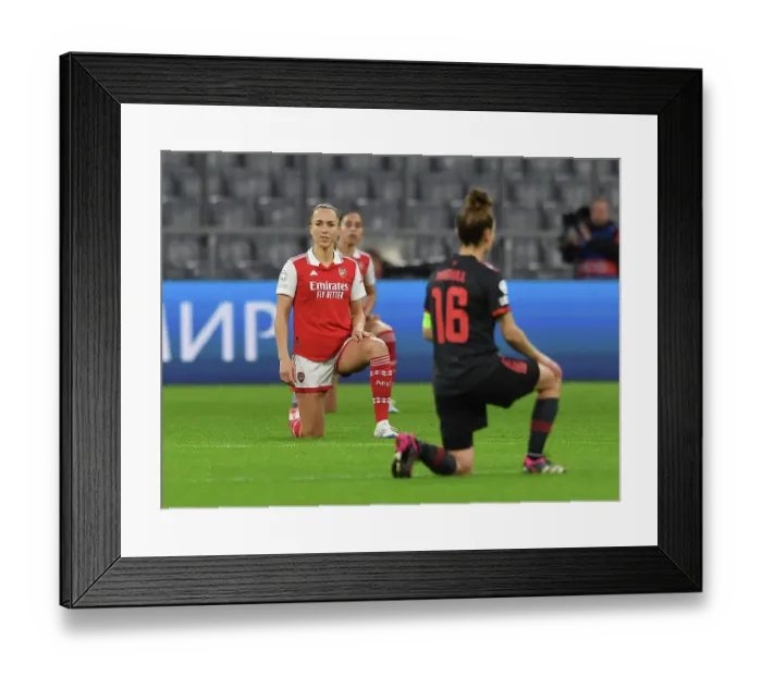 Framed Print : Arsenal's Lia Walti Kneels in Quarter-Final Showdown: FC Bayern Munchen vs Arsenal, UEFA Women's Champions League