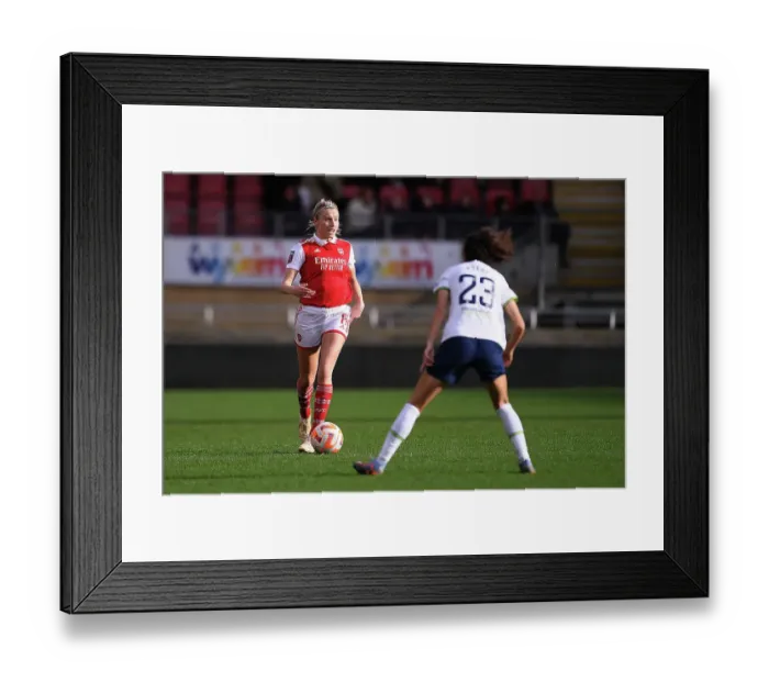 Framed Print : Arsenal's Leah Williamson in Action against Tottenham Hotspur in FA Women's Super League Clash