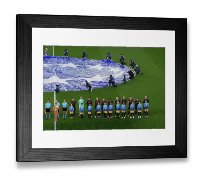 Framed Print : Dramatic Showdown: Arsenal Women vs FC Bayern Munich in the UEFA Champions League Quarter-Finals