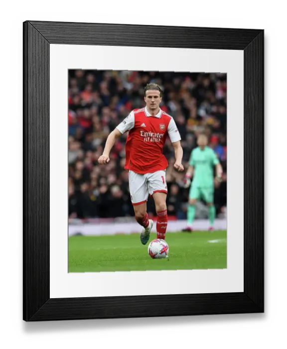 Framed Print : Rob Holding in Action: Arsenal vs Leeds United, Premier League 2022-23 Framed Print : Rob Holding in Action: Arsenal vs Leeds United, Premier League 2022-23