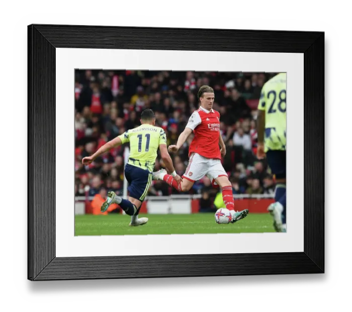 Framed Print : Rob Holding in Action: Arsenal vs Leeds United, Premier League 2022-23