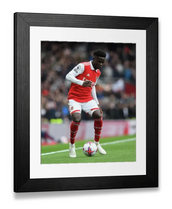 Framed Print : Arsenal's Bukayo Saka in Action: Arsenal vs Leeds United, Premier League 2022-23