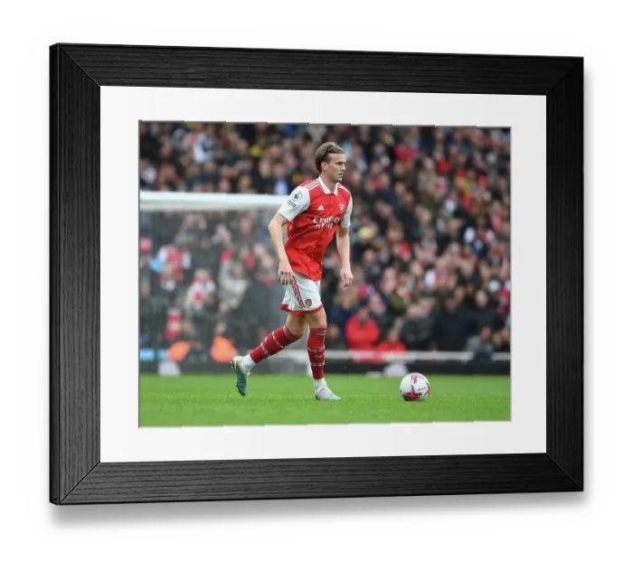 Framed Print : Rob Holding in Action: Arsenal vs Leeds United, Premier League 2022-23 Framed Print : Rob Holding in Action: Arsenal vs Leeds United, Premier League 2022-23