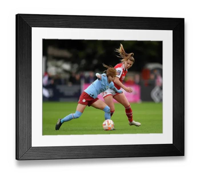 Framed Print : Arsenal vs Manchester City: A Tight Battle in the FA Women's Super League (2022-23)