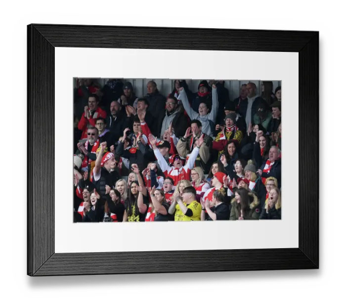 Framed Print : Arsenal vs Manchester City: Women's Super League Showdown at Meadow Park