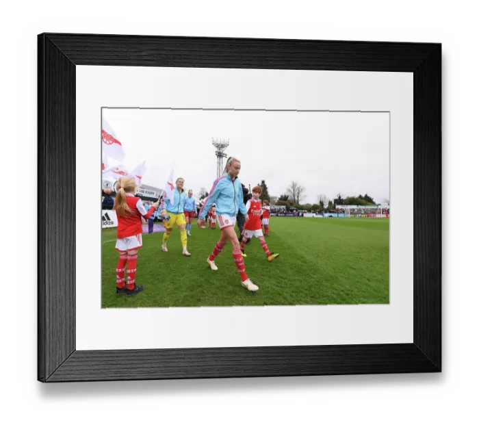Framed Print : Leah Williamson Leads Arsenal Against Manchester City in FA Women's Super League Showdown Framed Print : Leah Williamson Leads Arsenal Against Manchester City in FA Women's Super League Showdown
