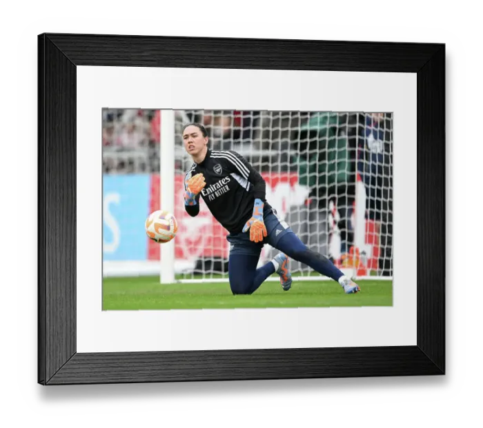 Framed Print : Manuela Zinsberger's Unwavering Concentration: Arsenal Women's Goalkeeper Gears Up Against Manchester City