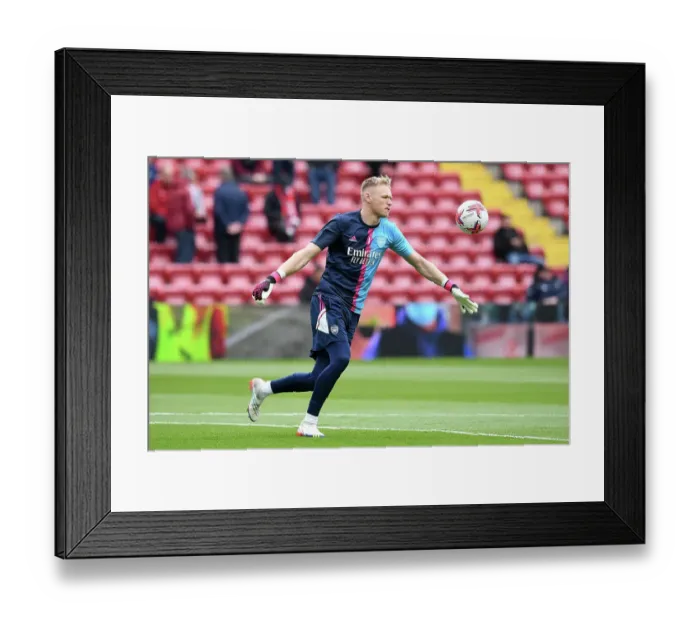 Framed Print : Arsenal's Aaron Ramsdale Prepares for Liverpool Showdown: Premier League 2022-23 Framed Print : Arsenal's Aaron Ramsdale Prepares for Liverpool Showdown: Premier League 2022-23
