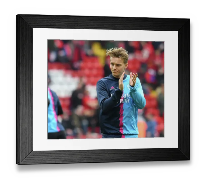 Framed Print : Arsenal's Martin Odegaard Applauding Fans Before Liverpool Clash (Premier League 2022-23) Framed Print : Arsenal's Martin Odegaard Applauding Fans Before Liverpool Clash (Premier League 2022-23)