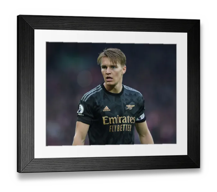 Framed Print : Arsenal's Martin Odegaard Faces Liverpool in the Premier League Showdown (2022-23) Framed Print : Arsenal's Martin Odegaard Faces Liverpool in the Premier League Showdown (2022-23)
