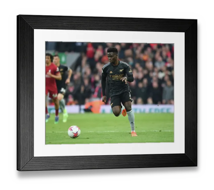 Framed Print : Bukayo Saka in Action: Liverpool vs. Arsenal, Premier League 2022-23 Framed Print : Bukayo Saka in Action: Liverpool vs. Arsenal, Premier League 2022-23