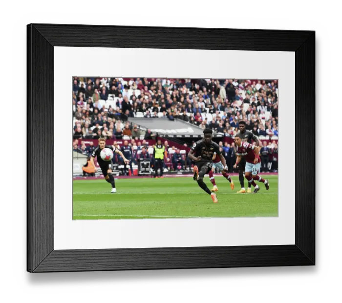 Framed Print : Arsenal's Bukayo Saka Misses Penalty in Thrilling West Ham United vs Arsenal Premier League Clash