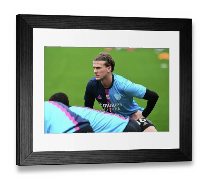 Framed Print : Arsenal's Rob Holding Gears Up for West Ham Clash in Premier League Showdown (2022-23) Framed Print : Arsenal's Rob Holding Gears Up for West Ham Clash in Premier League Showdown (2022-23)
