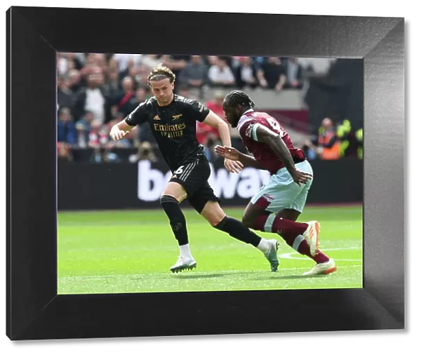 Rob Holding in Action: Arsenal vs. West Ham United, Premier League 2022-23