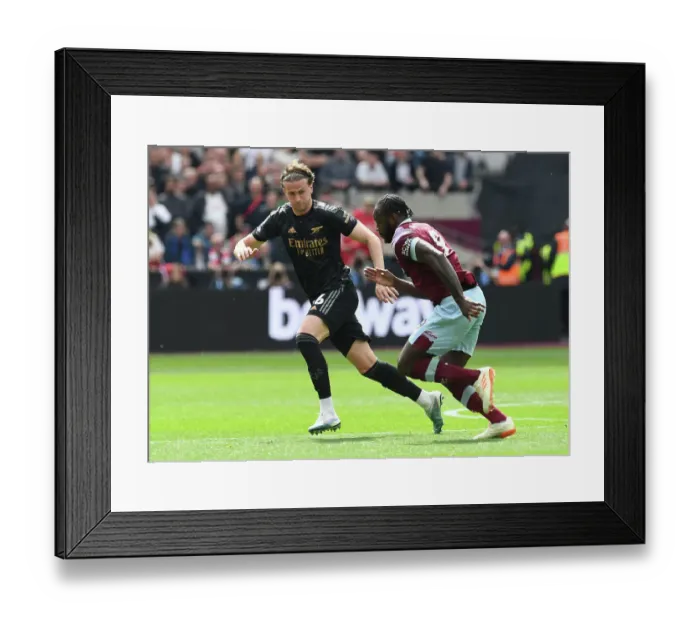 Framed Print : Rob Holding in Action: Arsenal vs. West Ham United, Premier League 2022-23 Framed Print : Rob Holding in Action: Arsenal vs. West Ham United, Premier League 2022-23