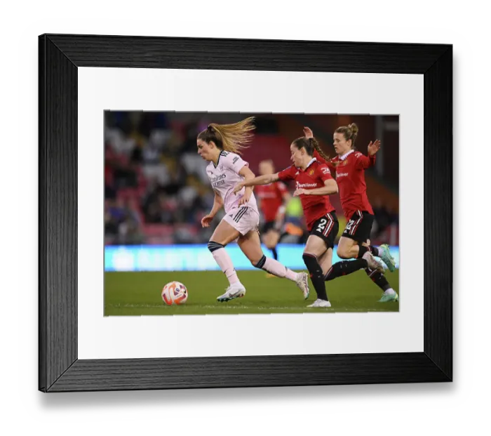 Framed Print : Arsenal vs Manchester United - Barclays Women's Super League Showdown: Gio Queiroz in Action