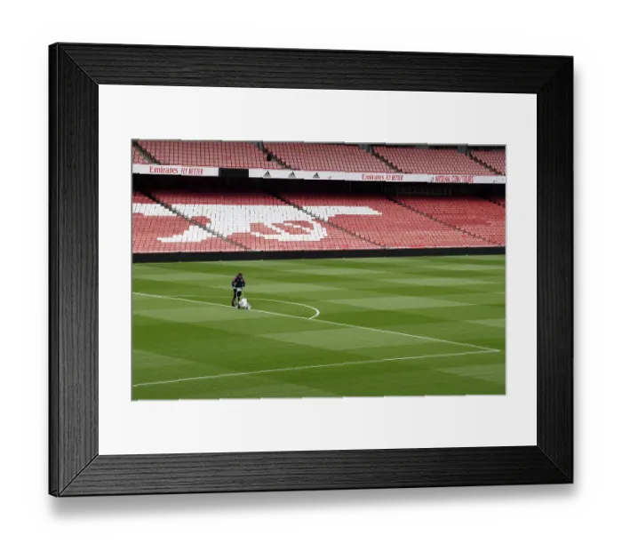 Framed Print : Arsenal vs Southampton: Preparing for Battle at the Emirates Turf, 2022-23 Premier League