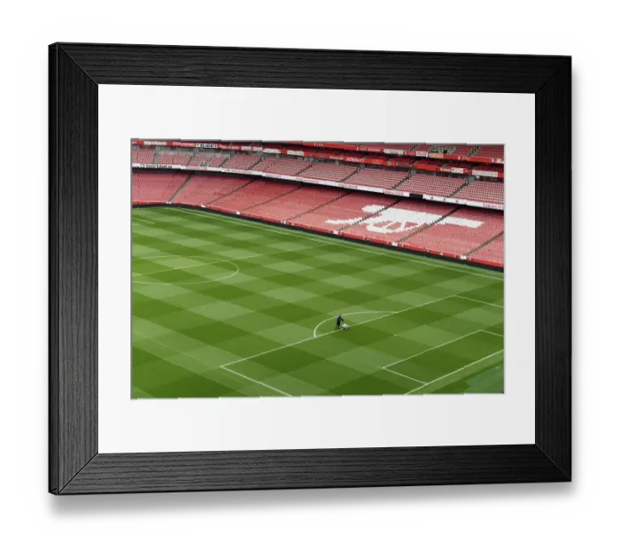 Framed Print : Arsenal vs Southampton: Pre-Match Preparations at Emirates Stadium