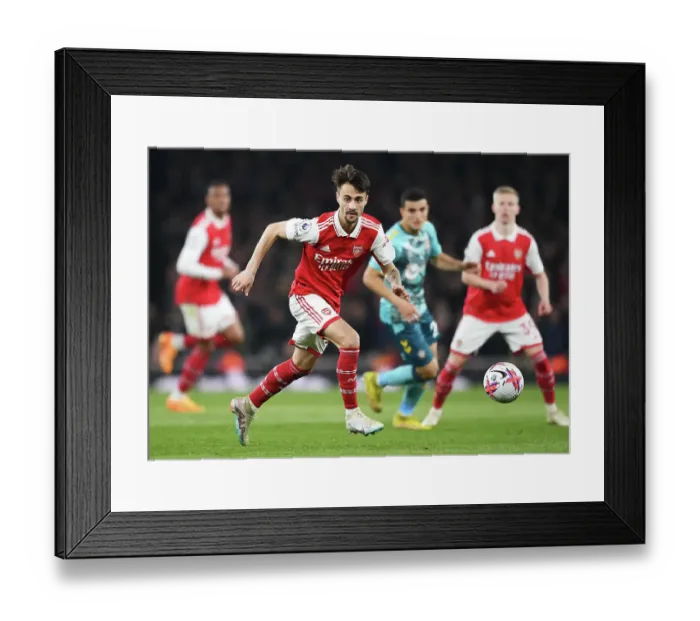 Framed Print : Arsenal's Fabio Vieira Dashes Through Southampton Defense in Premier League Clash (April 2023) Framed Print : Arsenal's Fabio Vieira Dashes Through Southampton Defense in Premier League Clash (April 2023)