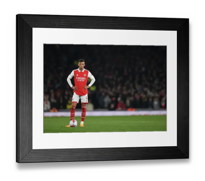 Framed Print : Arsenal vs Southampton: Ben White in Action at the Emirates Stadium, Premier League 2022-23 Framed Print : Arsenal vs Southampton: Ben White in Action at the Emirates Stadium, Premier League 2022-23