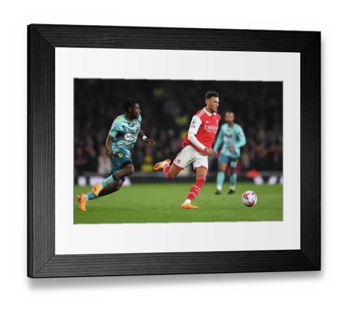 Framed Print : Battle for Possession: Arsenal vs. Southampton, Premier League 2022-23 Framed Print : Battle for Possession: Arsenal vs. Southampton, Premier League 2022-23