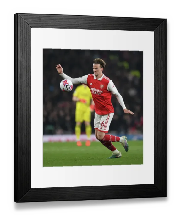 Framed Print : Rob Holding in Action: Arsenal vs Southampton, Premier League 2022-23