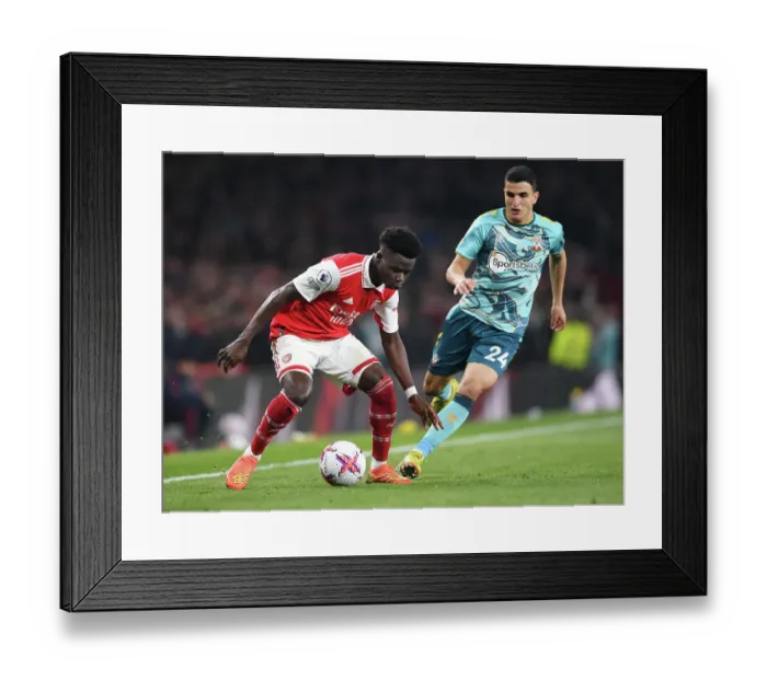 Framed Print : Arsenal's Bukayo Saka Fends Off Southampton's Mohamed Elyounoussi in Intense Premier League Clash Framed Print : Arsenal's Bukayo Saka Fends Off Southampton's Mohamed Elyounoussi in Intense Premier League Clash