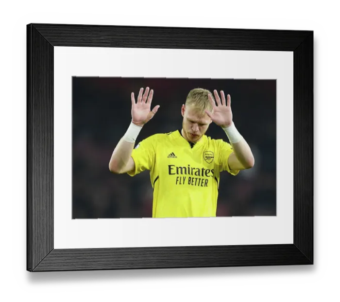 Framed Print : Arsenal's Aaron Ramsdale Celebrates with Fans After Draw Against Southampton