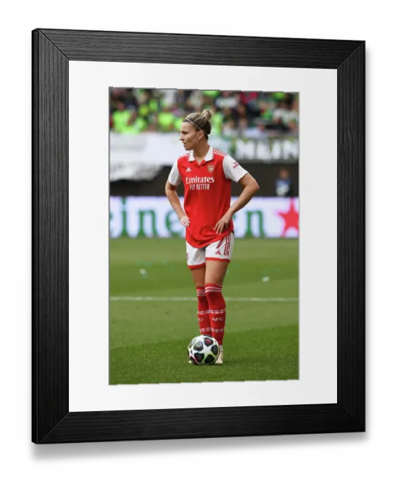 Framed Print : Arsenal Women vs. VfL Wolfsburg: UEFA Champions League Semi-Final Showdown
