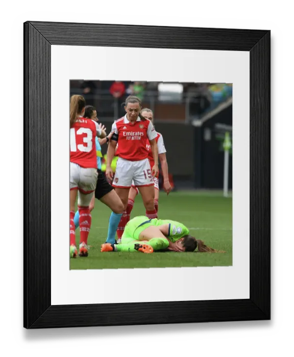 Framed Print : Arsenal's Katie McCabe vs. VfL Wolfsburg's Lena Oberdorf: A Battle in the UEFA Women's Champions League Semifinal