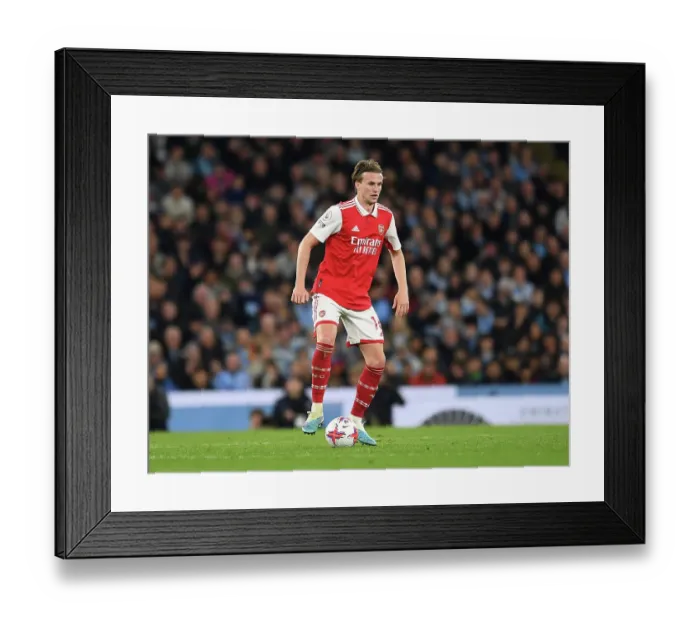 Framed Print : Arsenal's Rob Holding Faces Manchester City in Premier League Showdown (2022-23) Framed Print : Arsenal's Rob Holding Faces Manchester City in Premier League Showdown (2022-23)