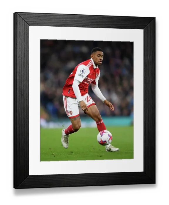 Framed Print : Arsenal's Reiss Nelson Sprints Past Manchester City Defenders in Premier League Clash (2022-23)