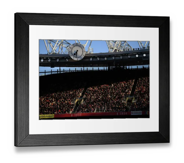 Framed Print : Dramatic Semifinal Showdown: Arsenal FC vs. VfL Wolfsburg in the UEFA Women's Champions League at Emirates Stadium