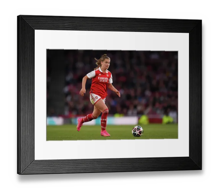 Framed Print : Arsenal Women vs. VfL Wolfsburg: UEFA Women's Champions League Semifinal Showdown (2022-23) - Arsenal's Victoria Pelova in Action