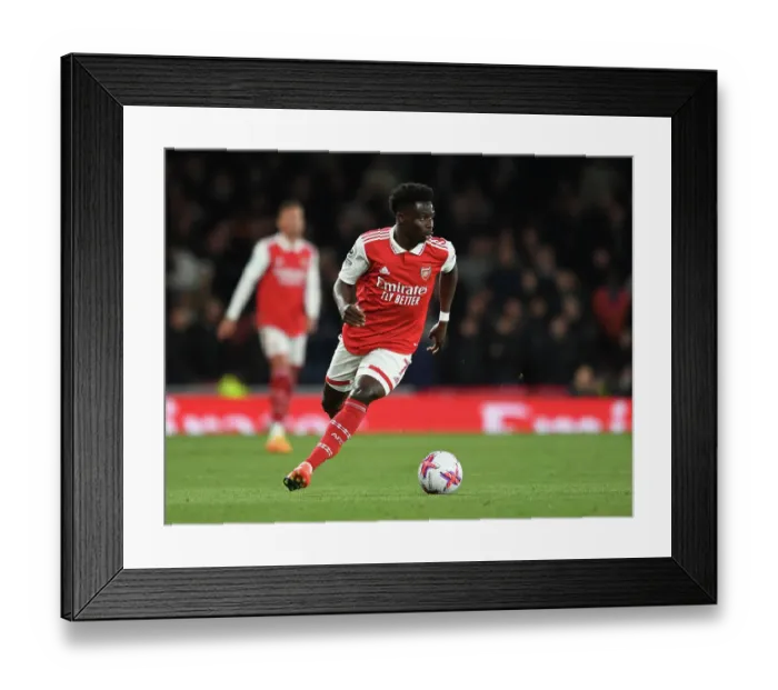 Framed Print : Arsenal's Bukayo Saka Faces Off Against Chelsea in Premier League Showdown (2022-23) Framed Print : Arsenal's Bukayo Saka Faces Off Against Chelsea in Premier League Showdown (2022-23)