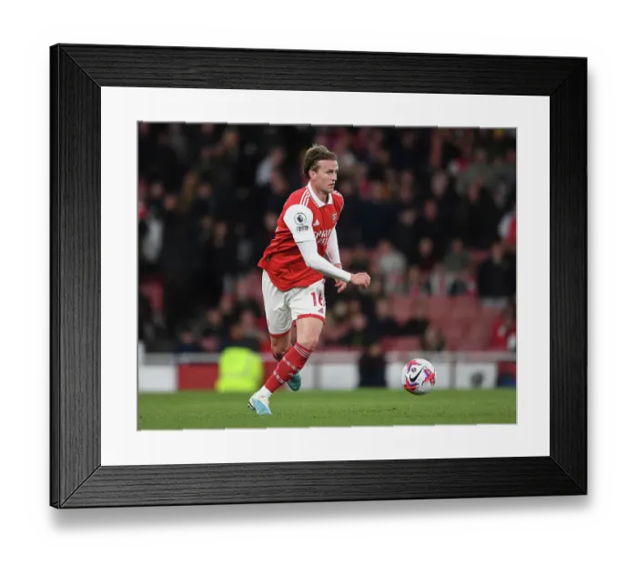 Framed Print : Rob Holding in Action: Arsenal vs. Chelsea, Premier League 2022-23 Framed Print : Rob Holding in Action: Arsenal vs. Chelsea, Premier League 2022-23