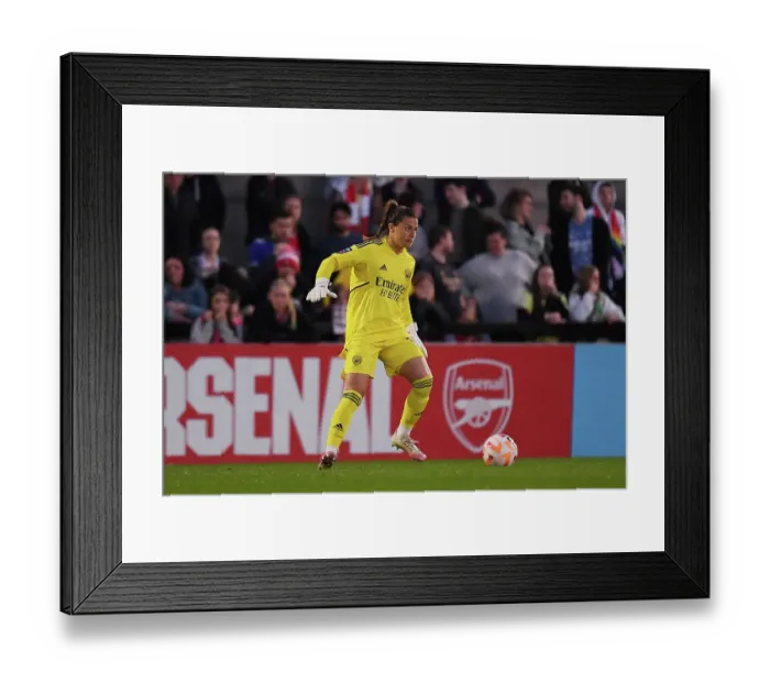 Framed Print : Arsenal's Sabrina D'Angelo in Command: Arsenal Women vs Leicester City at Meadow Park (2022-23)