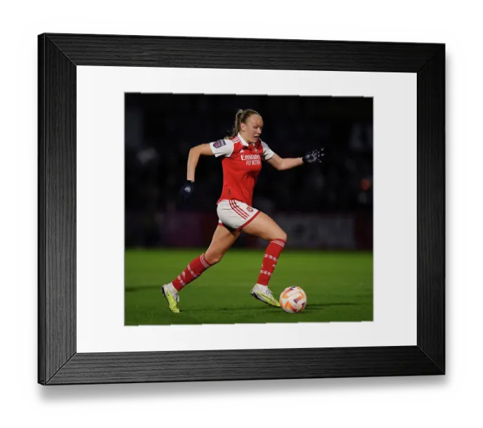 Framed Print : Arsenal Women vs Leicester City: FA Women's Super League Showdown at Meadow Park