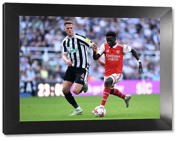 Bukayo Saka Faces Off Against Sven Botman: Intense Battle at St. James Park - Arsenal vs Newcastle United, Premier League 2022-23