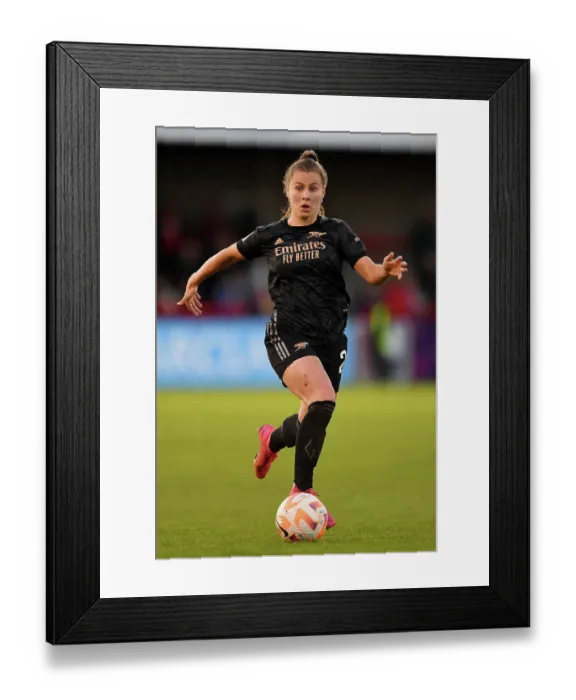 Framed Print : Arsenal's Victoria Pelova Sprints Past Brighton in FA Women's Super League Clash