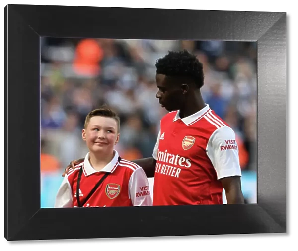 Arsenal's Bukayo Saka Meets the Mascot Before Newcastle Clash in Premier League 2022-23