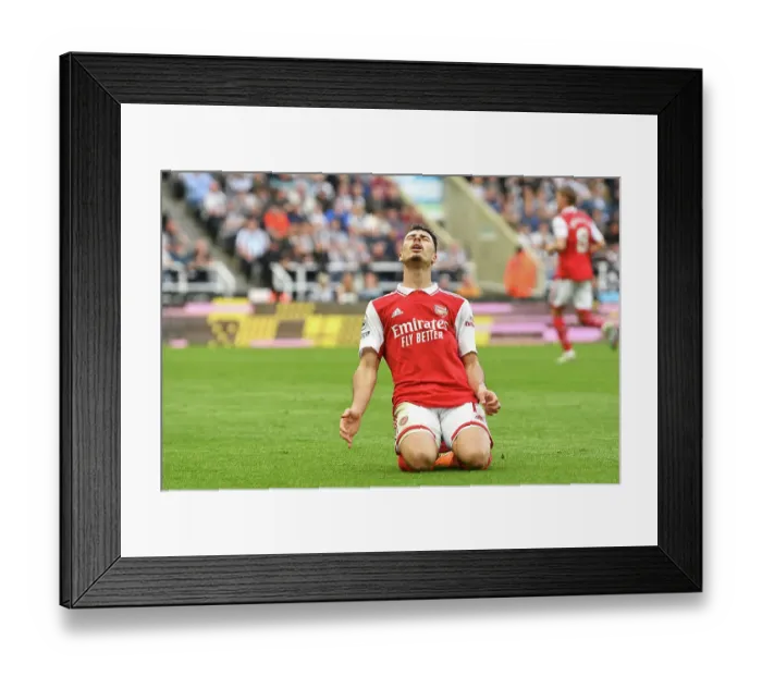 Framed Print : Gabriel Martinelli's Heart-wrenching Reaction as Arsenal Hit the Bar Against Newcastle United