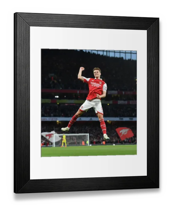 Framed Print : Martin Odegaard Scores the Opener: Arsenal Leads Chelsea in Thrilling 2022-23 Premier League Clash Framed Print : Martin Odegaard Scores the Opener: Arsenal Leads Chelsea in Thrilling 2022-23 Premier League Clash