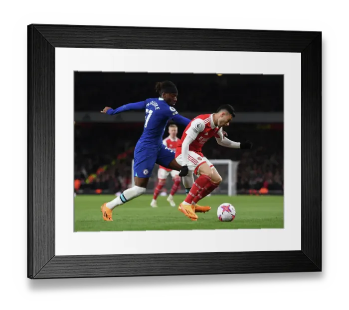 Framed Print : Arsenal's Martinelli Faces Off Against Chelsea in Premier League Showdown (2022-23)
