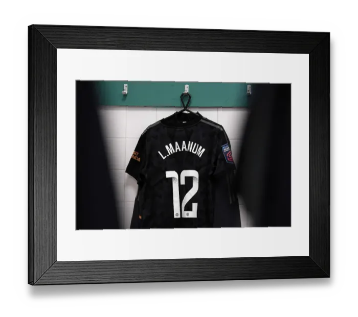 Framed Print : Arsenal Women Gear Up for FA Women's Super League Showdown Against Everton