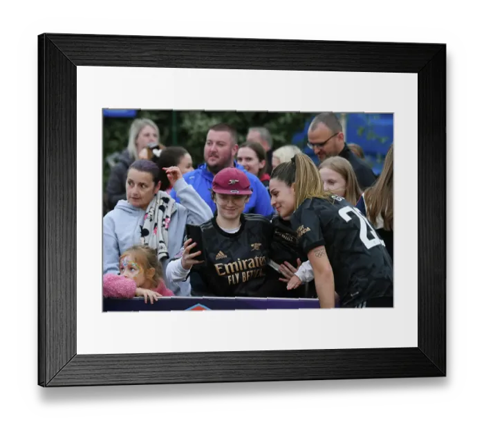 Framed Print : Arsenal's Gio Queiroz Celebrates with Fans after Everton Clash in FA Women's Super League (2022-23)