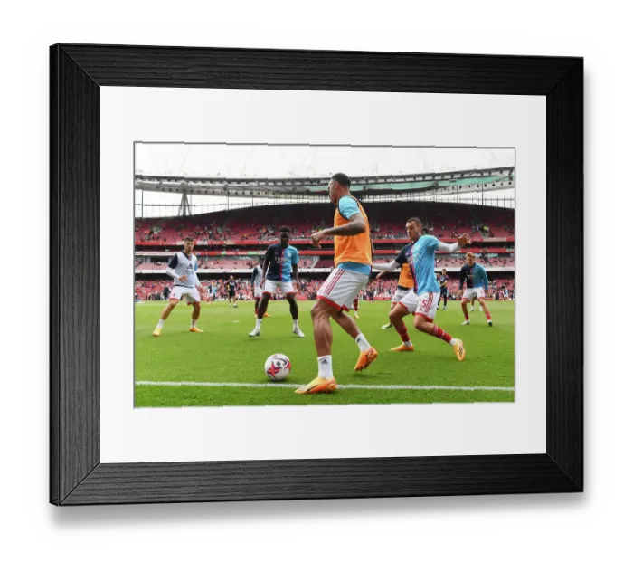 Framed Print : Arsenal FC v Brighton & Hove Albion - Premier League