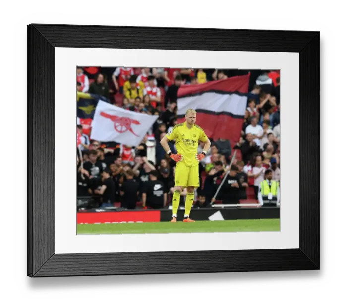 Framed Print : Arsenal's Aaron Ramsdale in Action Against Brighton & Hove Albion, Premier League 2022-23